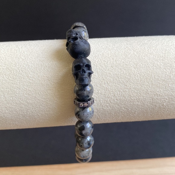 Flashy Labradorite Skull Bead Bracelet with Micro Pave CZ Hex Beads - Picture 2 of 6